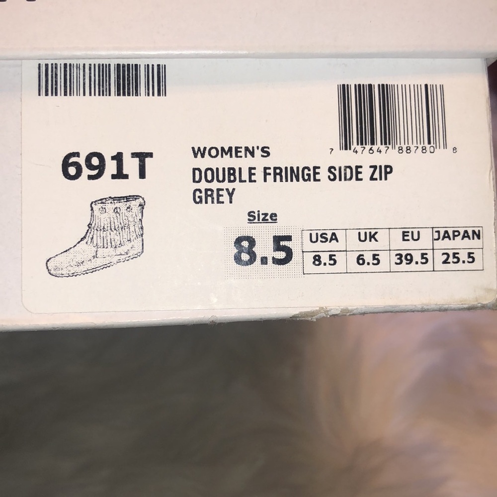 MINNETONKA ~ DOUBLE FRINGE SIDE ZIP MOCCASINS - Picture 9 of 9